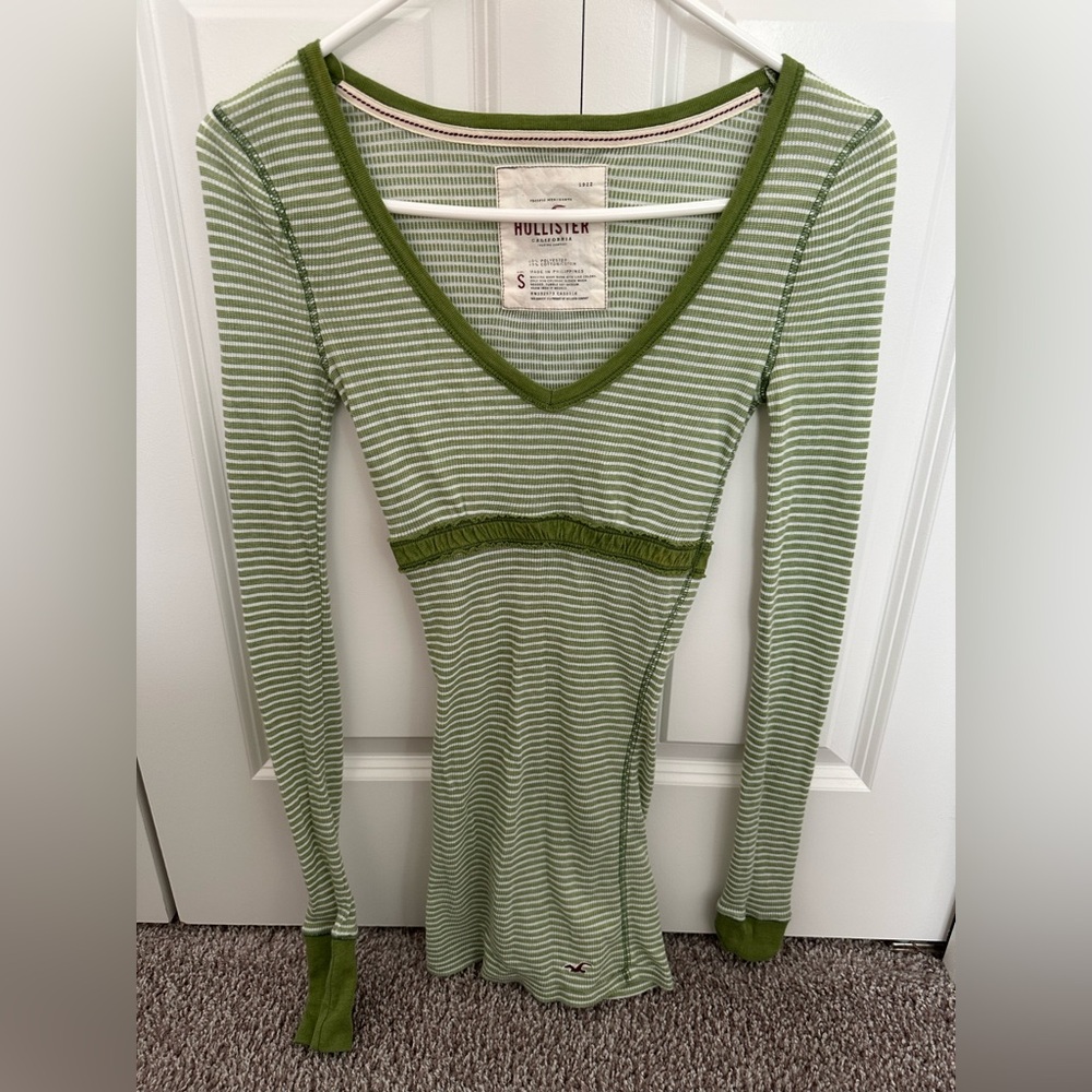 Y2K VERY RARE VINTAGE Hollister Olive Striped V-Neck Long-Sleeve Top